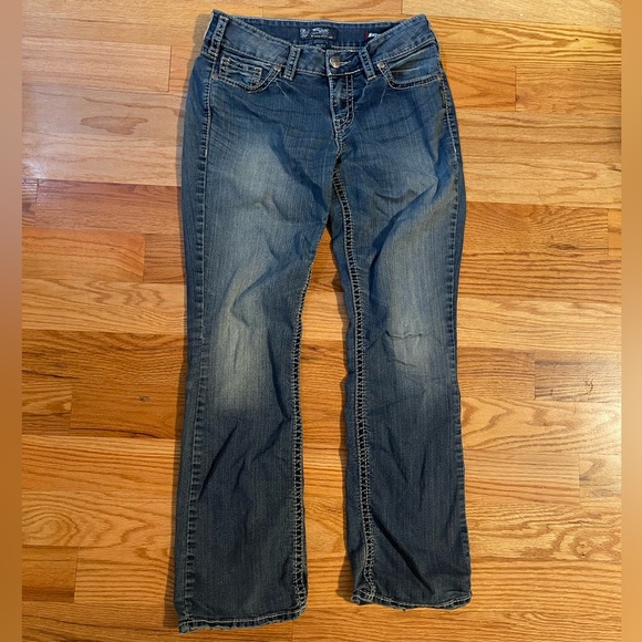 Silver Jeans Denim - Silver Jeans Co. Women’s Suki Mid Slim Boot Super Stretch Studded Denim Jeans